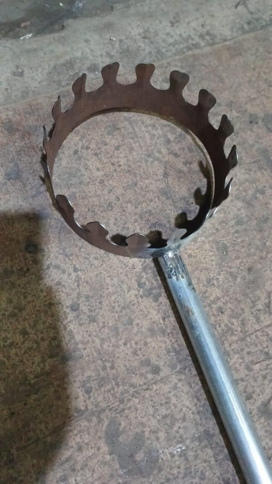 Durable fruit picker with storage bag featuring a sturdy metal scoop for easy fruit harvesting